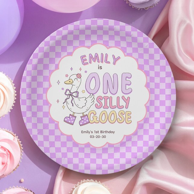 Purple One Silly Goose - Retro Girl First Birthday Pappteller (Purple One Silly Goose Birthday Paper Plates. Girl First Birthday Party Paper Plates.)