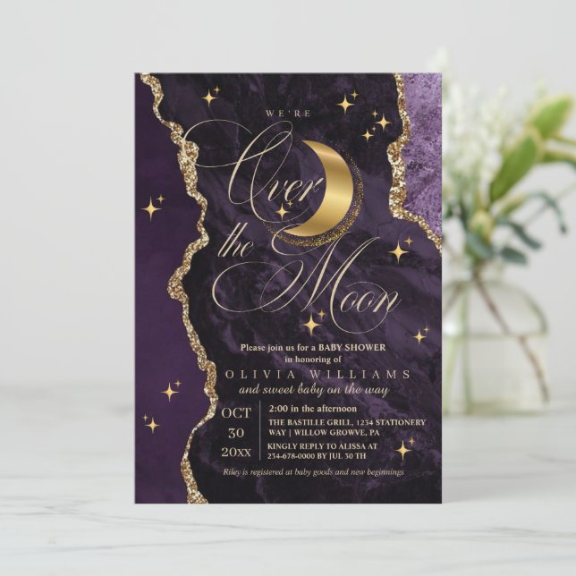  Purple Over the Moon Gold Stars Baby Shower  Einladung (Stehend Vorderseite)