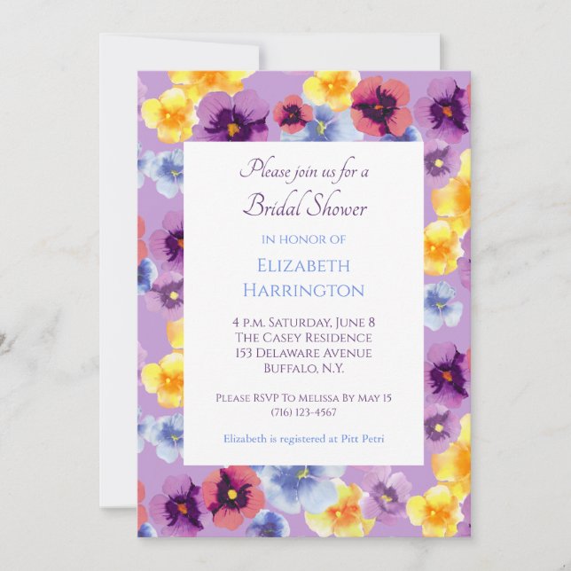 Purple Pansies Lavender Floral Bridal Shower Einladung (Vorderseite)