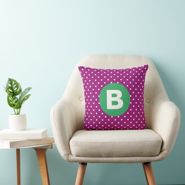 Purple Polka Dot Pattern Green Monogram Kissen (Stuhl )