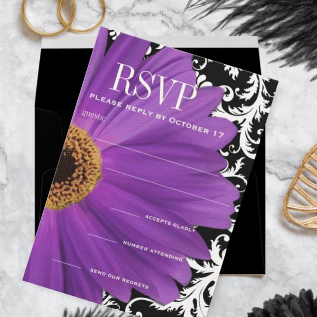 Purple Vintage Damask Gerber Daisy Wedding RSVP  Einladung (Von Creator hochgeladen)