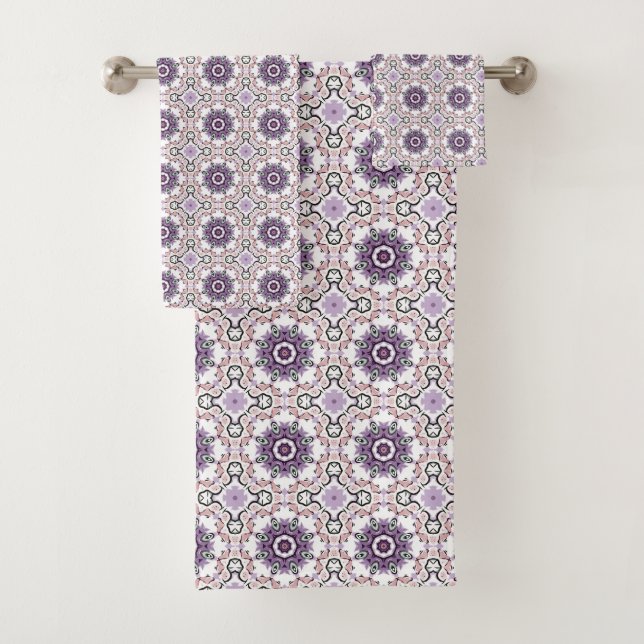 Purple, white and gray geometric mandala pattern  badhandtuch set (Insitu)