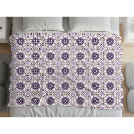 Purple, white and gray geometric mandala pattern  fleecedecke
