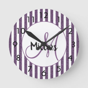 Purple white glitter stripes monogram girly runde wanduhr