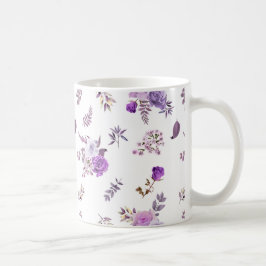 Purpurblumen auf kaffeetasse