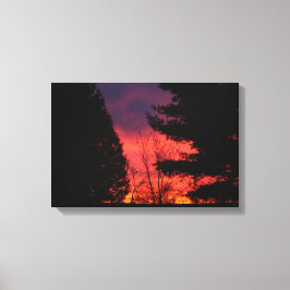 Purpurroter Sonnenaufgang über Hubbell, Michigan Leinwanddruck