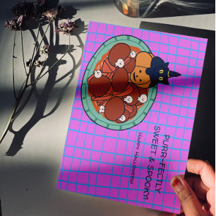 Purr-fekt süßer und spookiger Halloween Postkarte
