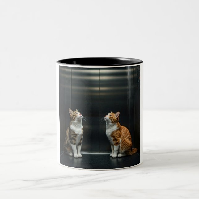 Purr-komische Cat Elevator-Tasse Zweifarbige Tasse (Mittel)