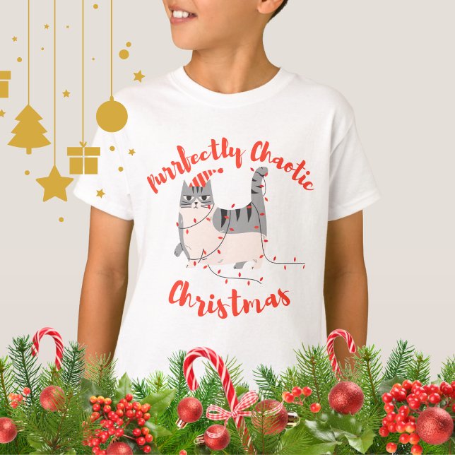 Purrfectly Chaotic Christmas Funny Holiday Cat  T-Shirt (Von Creator hochgeladen)