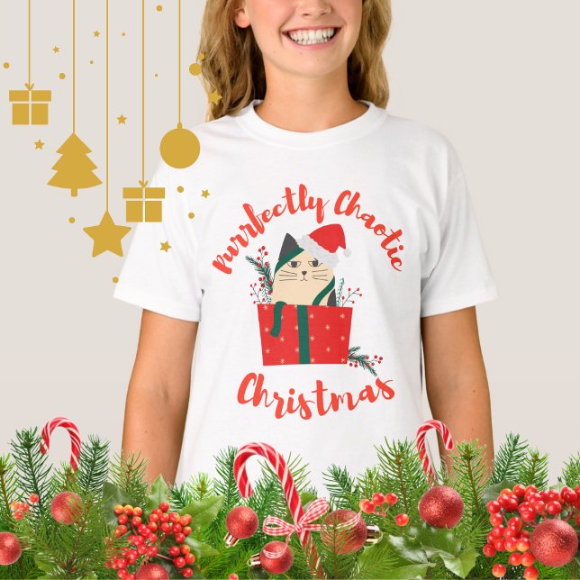 Purrfectly Chaotic Christmas Funny Holiday Cat  T-Shirt (Von Creator hochgeladen)