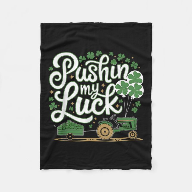 Pushin My Luck Tractor Clover St Patricks Day Fun Fleecedecke (Vorderseite)