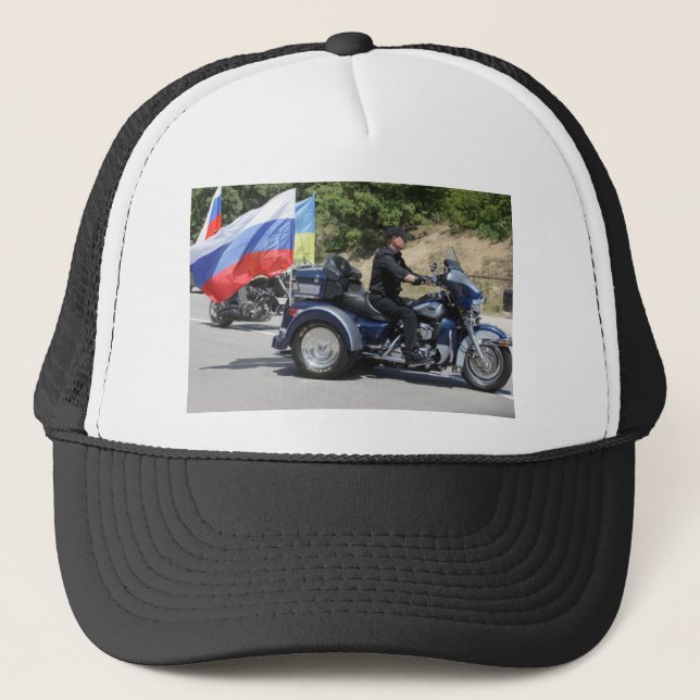 Putin reitet ein Trike! Truckerkappe (Vorderseite)