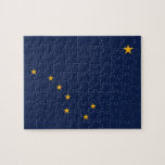 Puzzle mit Flagge des Staat Alaska<br><div class="desc">Tauchen Sie ein in die Schönheit der Last Frontier mit unserem exklusiven Puzzle mit der Flagge von Alaska! Dieses Puzzle wurde mit viel Liebe zum Detail gestaltet und feiert Alaskas reichhaltiges Erbe und seine natürliche Schönheit. Das Design zeigt stolz die Fahne des Staat, die acht Goldsterne in Form des Großen...</div>