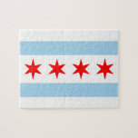 Puzzle mit Flagge von Chicago, Illinois<br><div class="desc">Das faszinierende Puzzle mit der ikonischen Flagge Chicagos, das die Unterhaltung mit dem Feiern des Stolzes der Stadt verbinden soll! Dieses Puzzle wurde mit viel Liebe zum Detail gestaltet und zeigt das kühne und unverwechselbare Design der Chicagoer Flagge. Die Fahne zeichnet sich durch weiße und blaue horizontale Streifen aus, in...</div>
