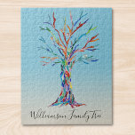 Puzzle personalisierter Baum<br><div class="desc">Personalisiertes Family Tree Puzzle Dieses stilvolle Puzzle ist mit einem farbenfrohen Family Tree Design auf blauem Ober-Hintergrund dekoriert. Passen Sie es mit Ihrem Familiennamen an. Der Baum wurde ursprünglich aus Mosaik mit winzigen Teilen aus farbigem Glas hergestellt. Original Mosaik © Michele Davies.</div>