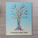 Puzzle personalisierter Baum<br><div class="desc">Personalisiertes Familienbaum-Puzzle. Dieses stilvolle Puzzle ist mit einem regenbogenfarbenen Familienbaum-Design auf einem blauen Ober-Hintergrund dekoriert. Passen Sie es mit Ihrem Familiennamen an. Der Baum wurde ursprünglich aus Mosaik mit winzigen Teilen aus farbigem Glas hergestellt. Original Mosaik © Michele Davies.</div>