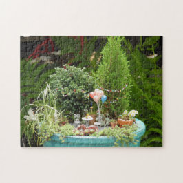 Puzzlespiel mit Miniaturgeburtstags-Garten Puzzle