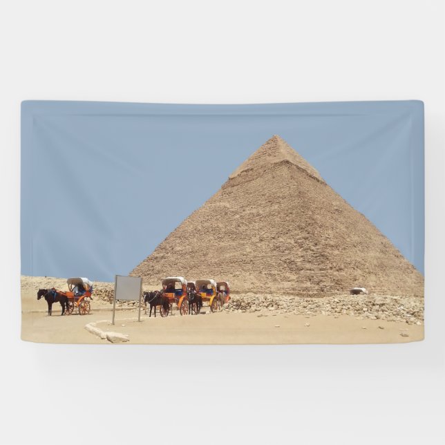 Pyramide von Ghafre und eine Reihe von Streitwagen Banner (Horizontal)
