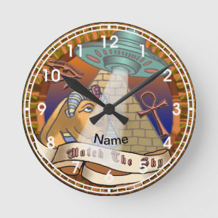 Pyramids Alien Spaceship Runde Wanduhr