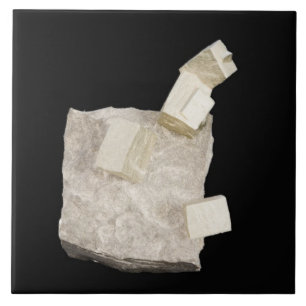 Pyrit-Kristalle im Schiefer Fliese