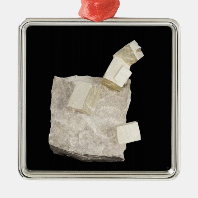 Pyrit-Kristalle im Schiefer Silbernes Ornament (Vorne)