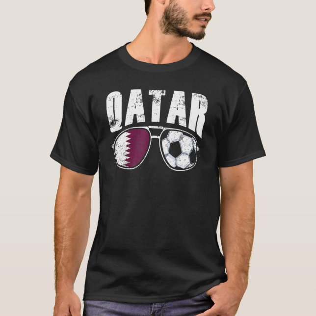 Qatar Flag Football Sunglasses Qataris Fan Soccer  T-Shirt (Vorderseite)
