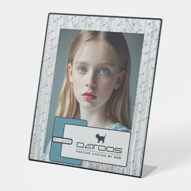 QATTOOS SOCKELSCHILD (Vorderseite)