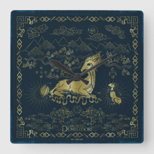 Qilin At Rest Golden Tapestry Quadratische Wanduhr