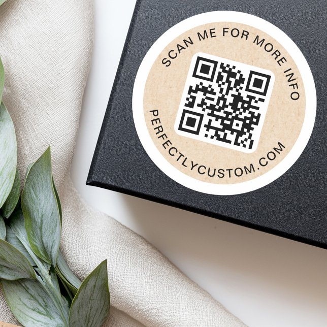 QR-Code benutzerdefinierter Text Runder Aufkleber (QR code custom text Kraft paper look white border Classic Round Sticker)