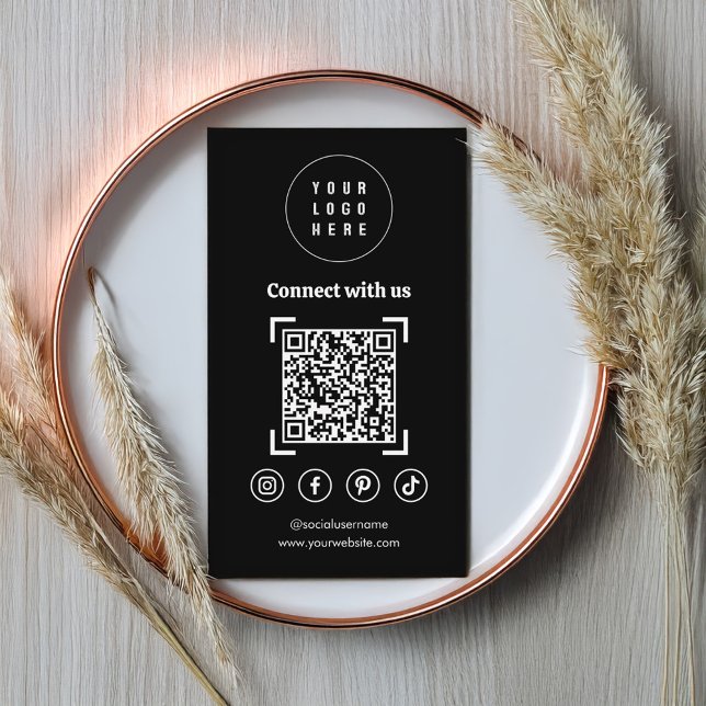 QR Code Black Visitenkarte (A modern black card with a QR code, social media icons, and website address)