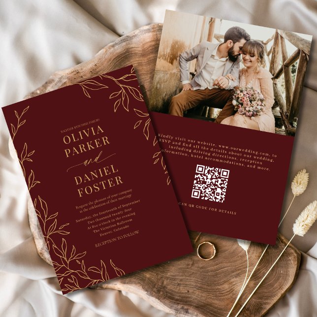 QR Code Burgundy Gold Foto Elegante Hochzeit Einladung (Von Creator hochgeladen)