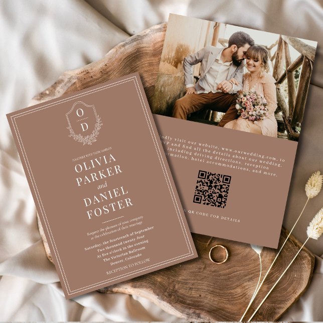 QR Code Classic Wappen Mocha Brown Foto Wedding Einladung (Von Creator hochgeladen)