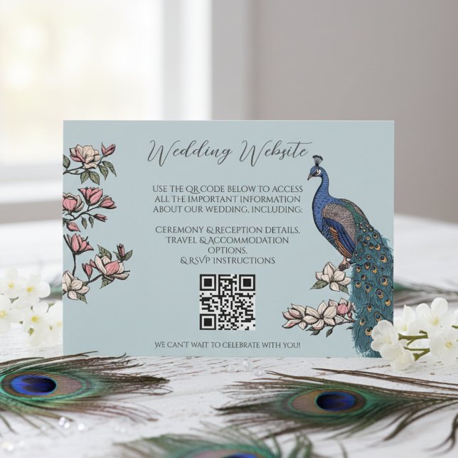 QR-Code der modernen Vogelwebsite Begleitkarte (Chic Blue Floral Peacock Wedding Website Enclosure Cards. Elegant Bird, Magnolia Flowers, QR Code)