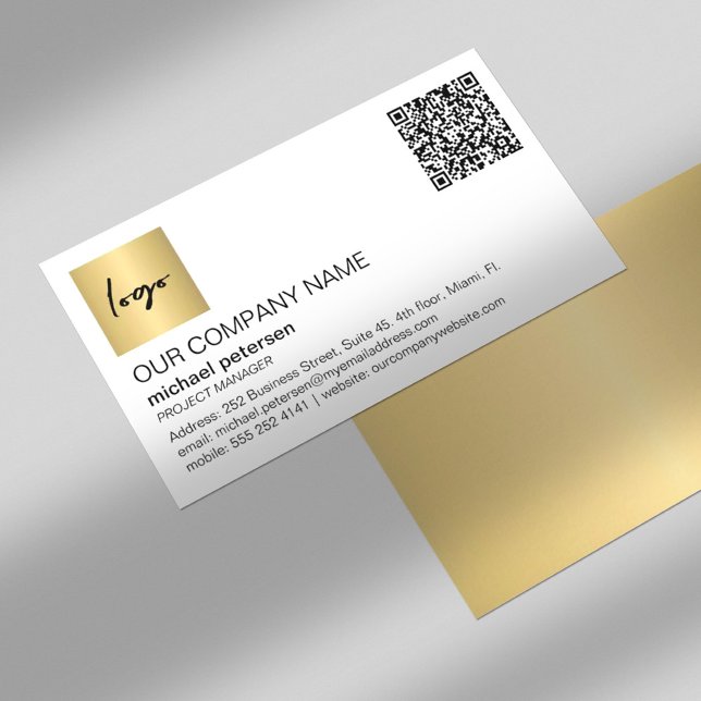 QR-Code: elegantes berufliches Goldlogo Visitenkarte (Von Creator hochgeladen)