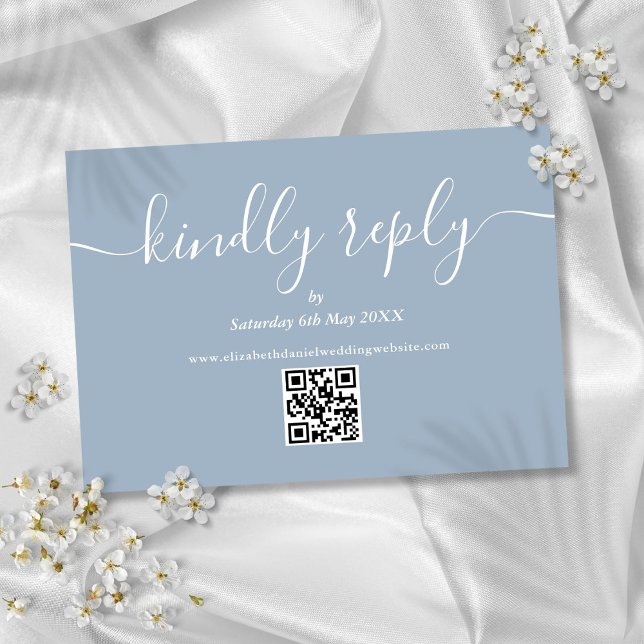 QR Code Elegantes Skript Kindly Antwort Dusty Blue (QR Code Elegant Script Kindly Reply Dusty Blue RSVP Card)