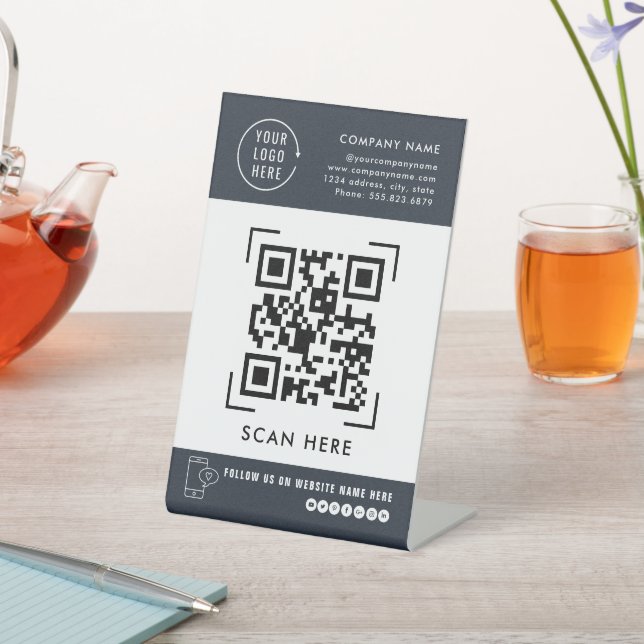 QR-Code Folge uns | Firmenlogo Professional Sockelschild (In SItu)