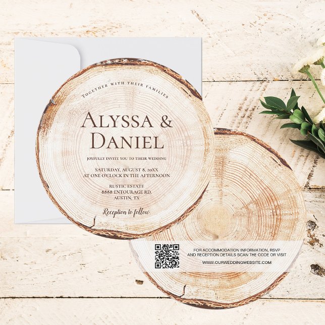 QR-Code für Holzschnitt rustikale Hochzeit Einladung (Unique round rustic wedding invitation with wood grain tree ring and instantly generated QR code.)