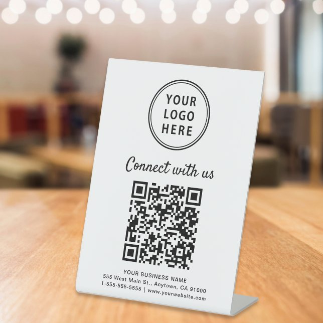 QR-Code für Unternehmen Verbindung mit unserem Tab Sockelschild (A QR code sign to effortlessly connect your customers to your online platforms)