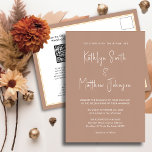 QR-Code in einem modernen Script-Chic-Hochzeit Einladungspostkarte<br><div class="desc">Moderner Script QR Code in einer Minimalistischen Einladungskarte für Hochzeiten. Feiern Sie Ihren besonderen Tag mit dieser eleganten und wunderschönen Einladungskarte für Ihre Hochzeit, um Ihren besondere Anlass zu verschönern. Alle Texte sind so vorbereitet, dass Sie sie einfach und schnell mit Ihren eigenen Details personalisieren können. Wenn Sie weitere Anpassungen...</div>