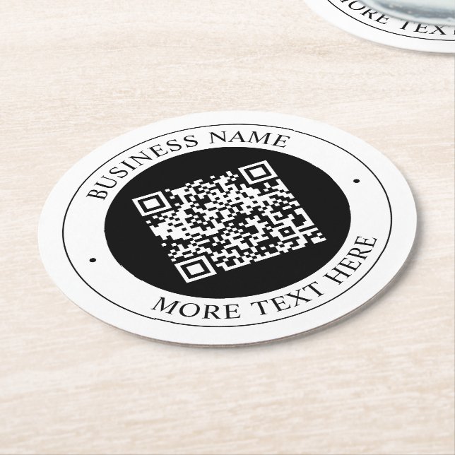 QR-Code mit bearbeitbarem kreisförmigen Text und G Runder Pappuntersetzer (Angewinkelt)