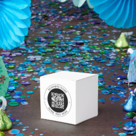 QR-Code mit editierbarem Firmennamen und kreisförm Geschenkschachtel