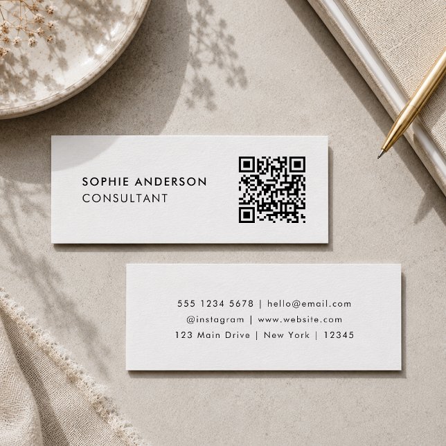 QR-Code | Modern Minimalistisch sauber, einfach we Mini Visitenkarte (White mini business cards with a custom QR code for simple, polished contact sharing.)