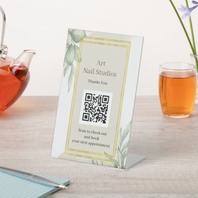 QR-Code-Nagelkünstler Eukalyptus-Wasserfarbe  Sockelschild (In SItu)