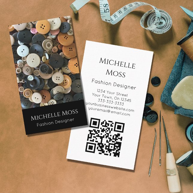 QR-Code Nähen Fashion Designer-Schaltflächen Schwa Visitenkarte (Von Creator hochgeladen)