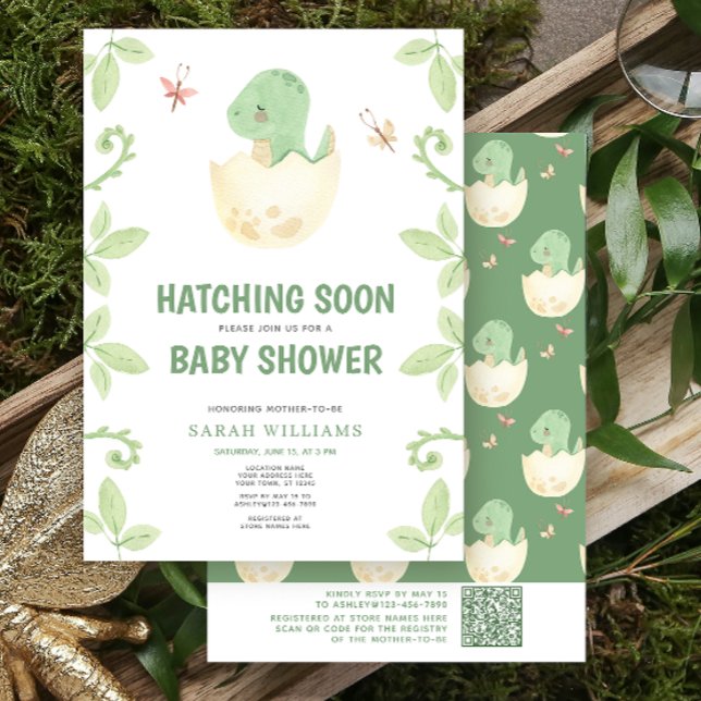 QR Code Niedlich Dinosaurier Schläge Bald Baby Dus Einladung (Get ready for a Jurassic celebration with our adorable dinosaur baby shower invitations! 🦕)