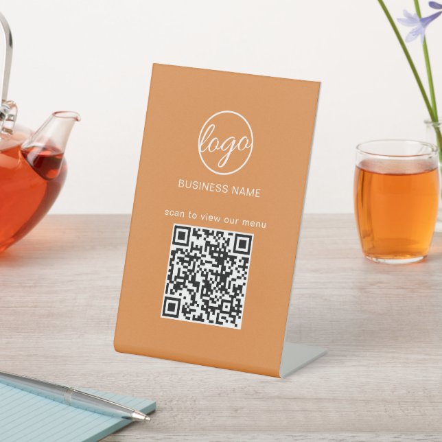 QR-Code-Restaurant-Menü Orange des Business-Logos Sockelschild (In SItu)