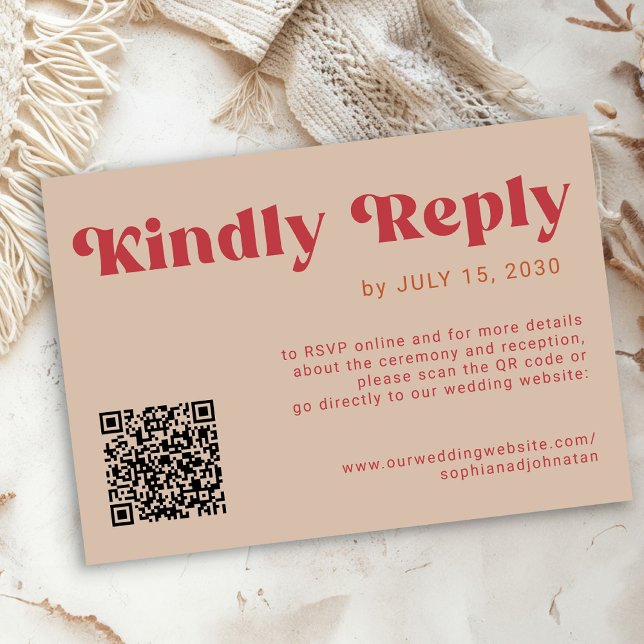 QR code Retro groovy bold red beige online wedding RSVP Karte (Von Creator hochgeladen)