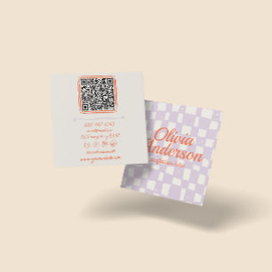QR-Code Retro-Lila Hand gezogenes kariertes Mädche Quadratische Visitenkarte