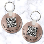 QR Code Rose Gold Schlüsselanhänger<br><div class="desc">Moderner und einfacher Schlüsselanhänger für Ihr Unternehmen oder Ihre Organisation mit einer gebürsteten Rose Gold Imitate metallische Hintergrund. Fügen Sie Ihren QR-Code oder Ihr Logo und zwei Zeilen individualisierten Text,  wie z.B. Ihr Firmenname,  Slogan,  danke,  etc. hinzu.</div>