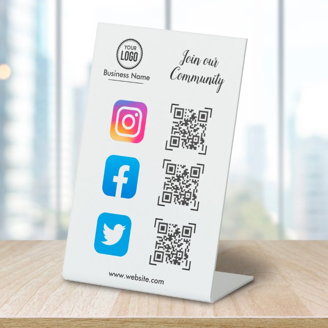 QR-Code-Scanner zur Verbindung auf Social Media Wh Sockelschild (Von Creator hochgeladen)